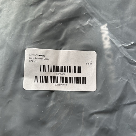 🌟 Fashion Nova Liana Satin Maxi Dress - Black - NWT 🌟 - Picture 5 of 5